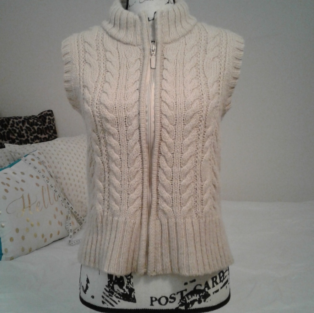 B. MOSS Alpca Wool Blend Vest, Medium, Tan, Button